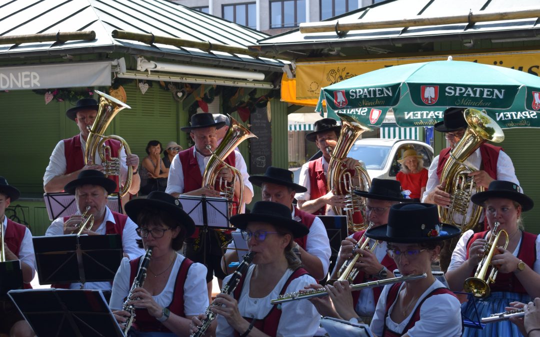 Fest der Blasmusik und Tracht auf dem Viktualienmarkt